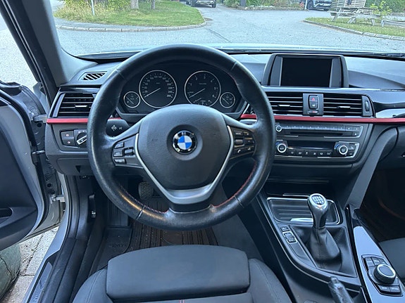 BMW 318d 9 of 13
