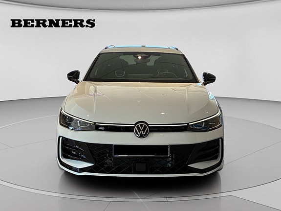 Volkswagen Passat 8 of 16