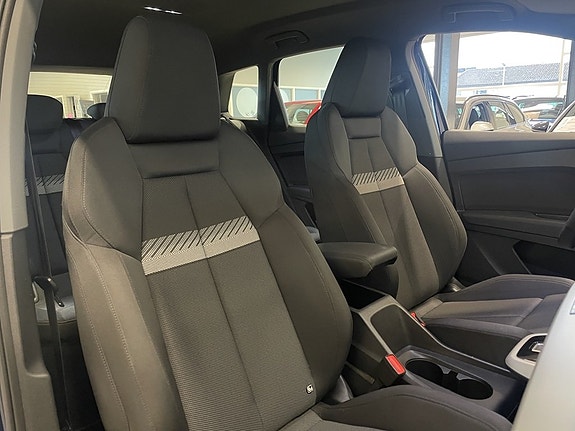 Audi Q4 e-tron 10 of 21