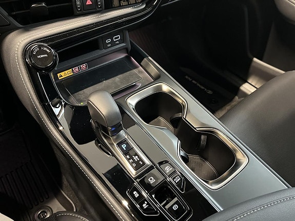 Lexus NX450h+ 12 of 23