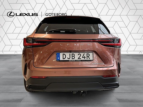 Lexus NX450h+ 7 of 23