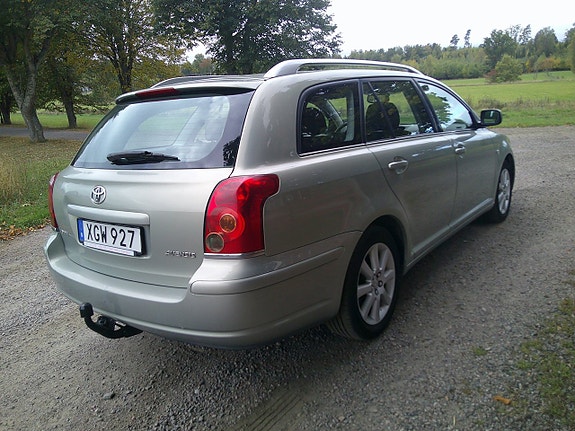 Toyota Avensis 7 of 14