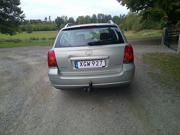 Toyota Avensis 8 of 14