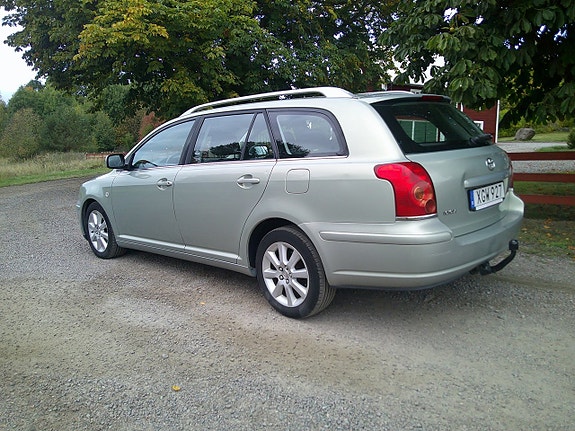 Toyota Avensis 9 of 14