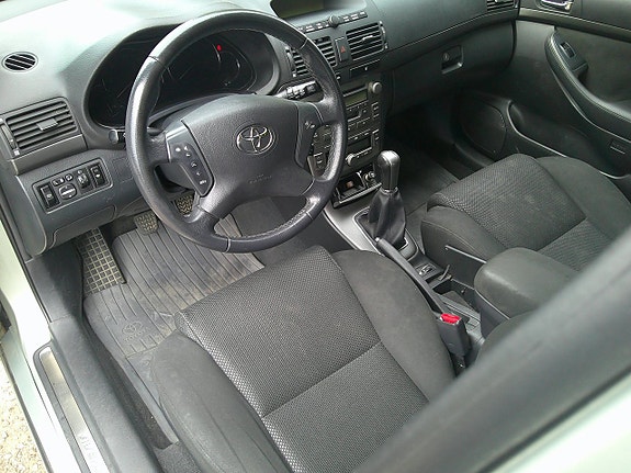 Toyota Avensis 12 of 14