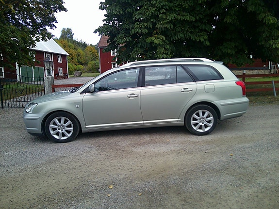 Toyota Avensis 10 of 14