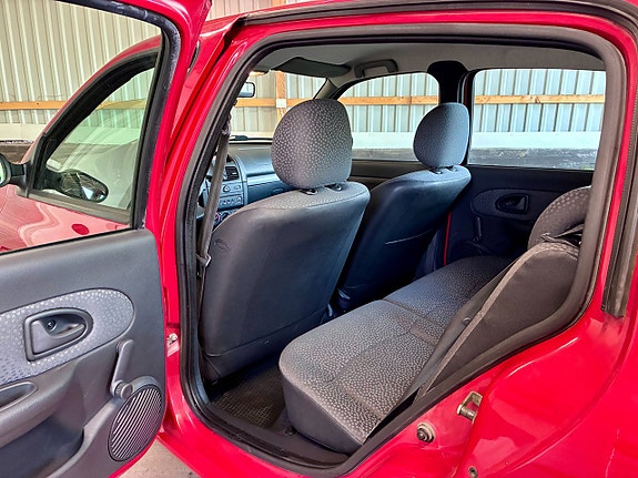 Renault Clio 9 of 10