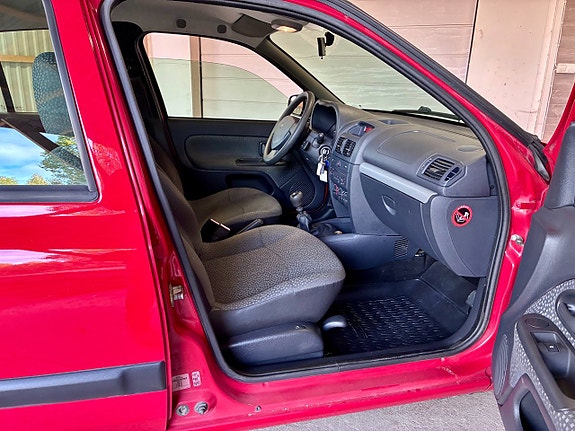 Renault Clio 8 of 10