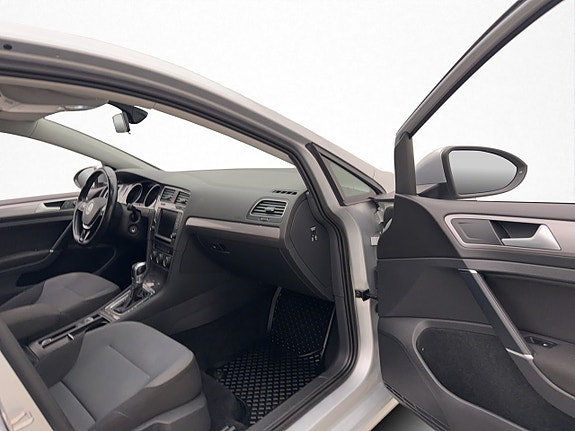 Volkswagen e-Golf VII 24 of 30