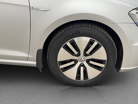 Volkswagen e-Golf VII 30 of 30