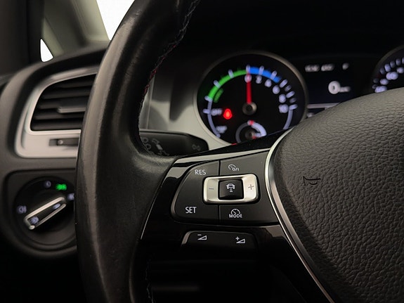 Volkswagen e-Golf VII 15 of 30