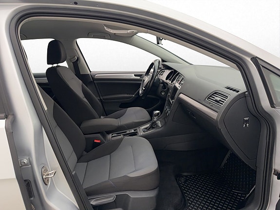 Volkswagen e-Golf VII 23 of 30