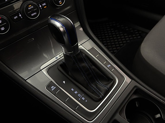 Volkswagen e-Golf VII 22 of 30