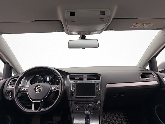 Volkswagen e-Golf VII 13 of 30
