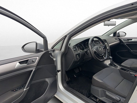 Volkswagen e-Golf VII 11 of 30