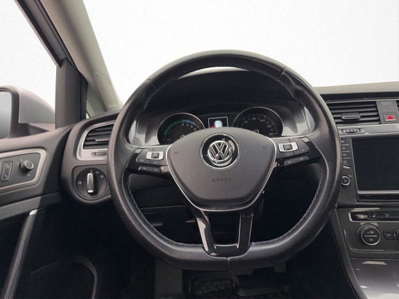 Volkswagen e-Golf VII 14 of 30