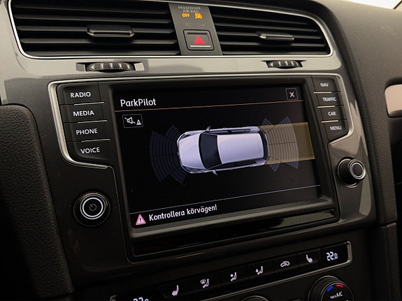 Volkswagen e-Golf VII 18 of 30