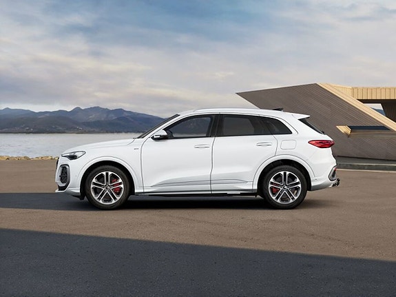 Audi Q5 2 of 9