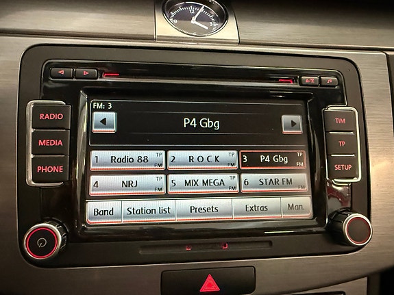 Volkswagen Passat 18 of 23