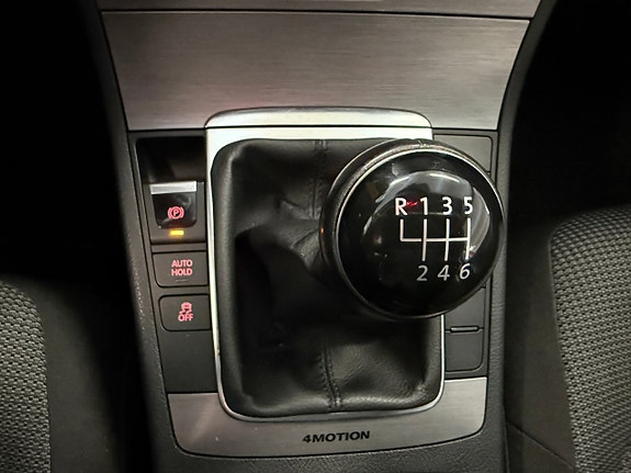 Volkswagen Passat 16 of 23