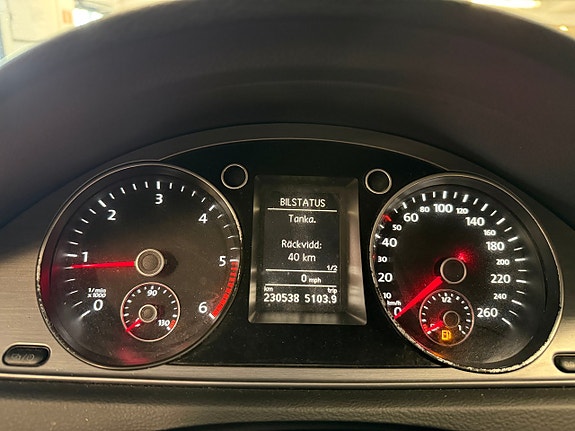 Volkswagen Passat 14 of 23