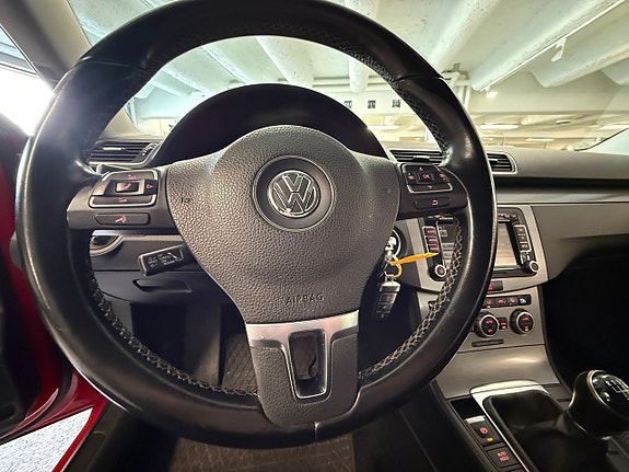 Volkswagen Passat 13 of 23