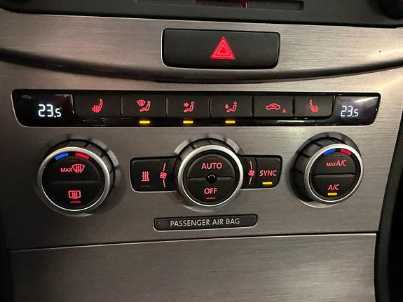 Volkswagen Passat 15 of 23