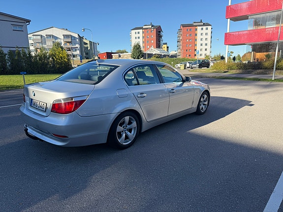 BMW 520i 3 of 8