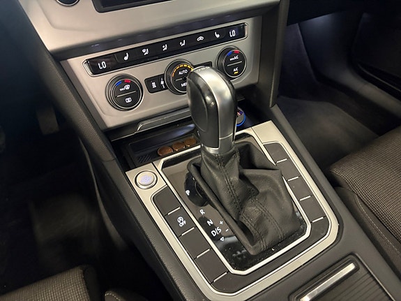 Volkswagen Passat 15 of 16