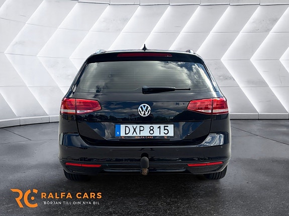 Volkswagen Passat 9 of 16