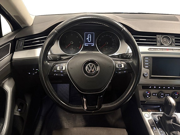 Volkswagen Passat 11 of 16