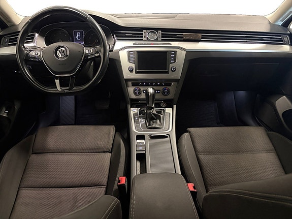 Volkswagen Passat 10 of 16