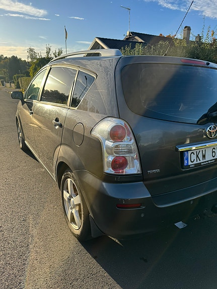 Toyota Corolla Verso 4 of 10