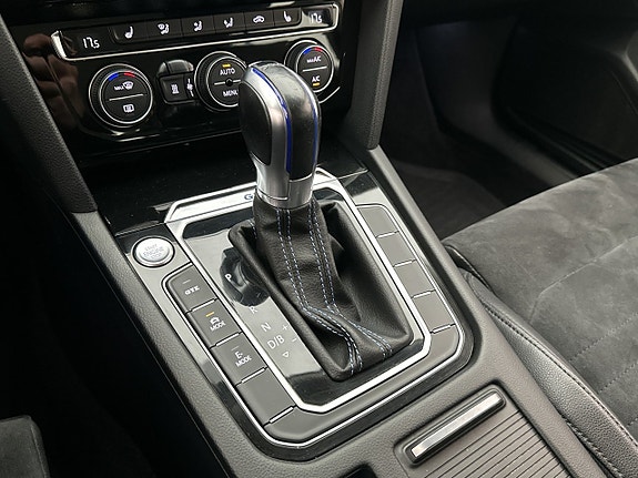 Volkswagen Passat 23 of 30