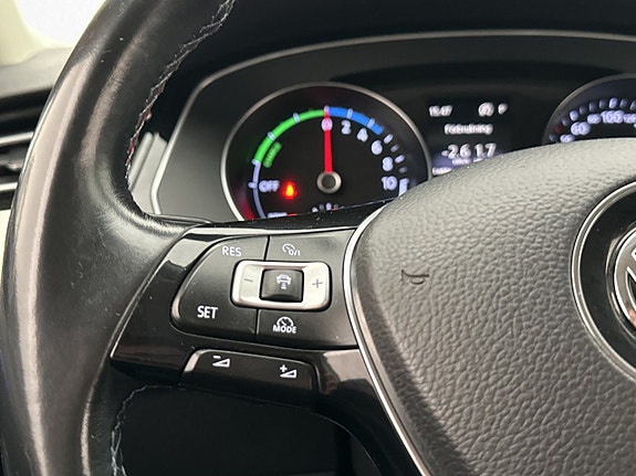 Volkswagen Passat 16 of 30