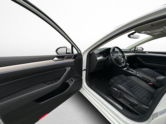 Volkswagen Passat 11 of 30
