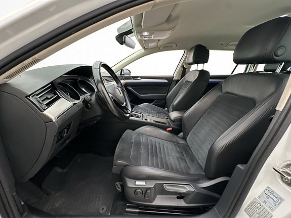 Volkswagen Passat 12 of 30