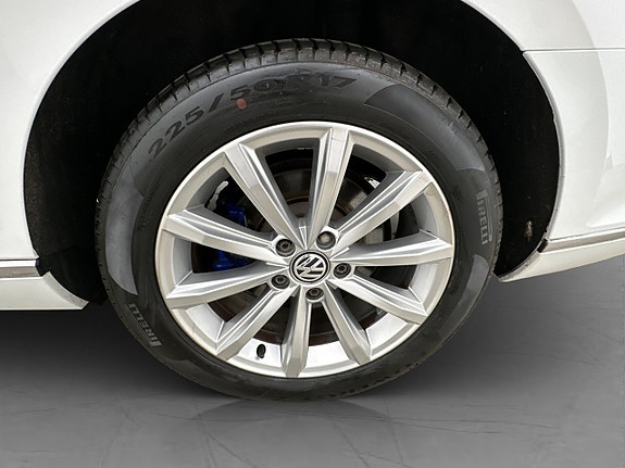 Volkswagen Passat 30 of 30