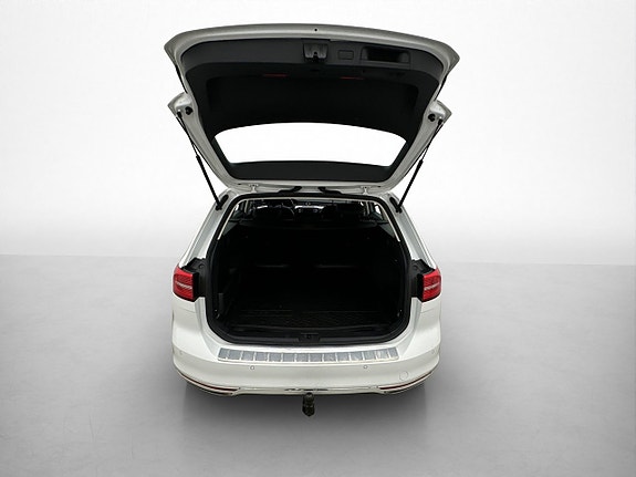 Volkswagen Passat 28 of 30