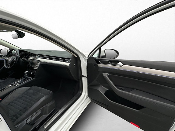 Volkswagen Passat 24 of 30