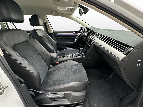 Volkswagen Passat 25 of 30