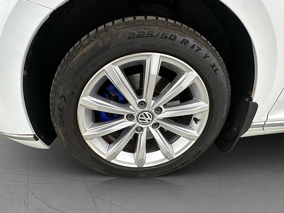 Volkswagen Passat 29 of 30