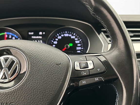 Volkswagen Passat 18 of 30