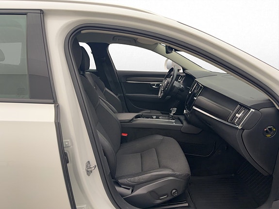 Volvo V90 Cross Country 10 of 30