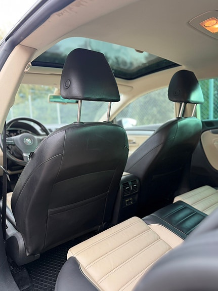 Volkswagen Passat CC 8 of 12