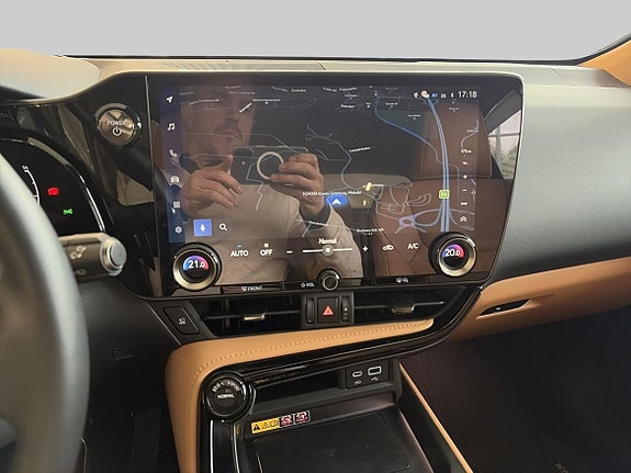 Lexus NX450h+ 13 of 22