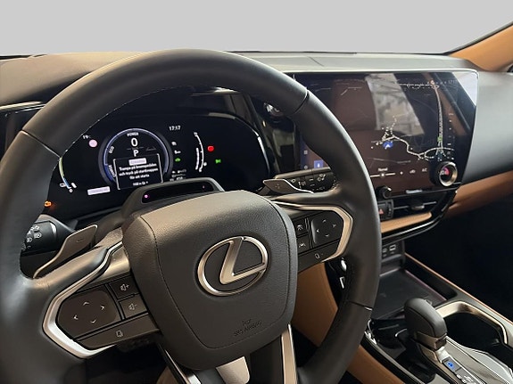 Lexus NX450h+ 11 of 22