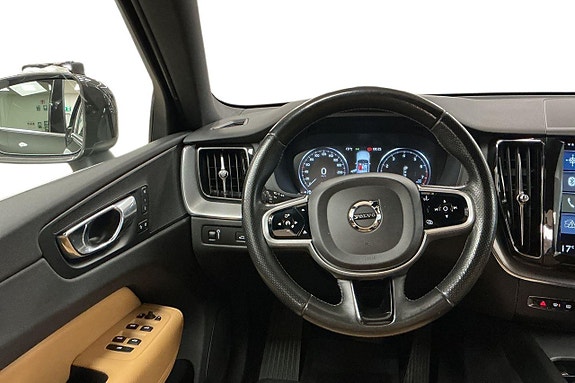 Volvo XC60 14 of 30