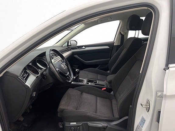 Volkswagen Passat 16 of 27