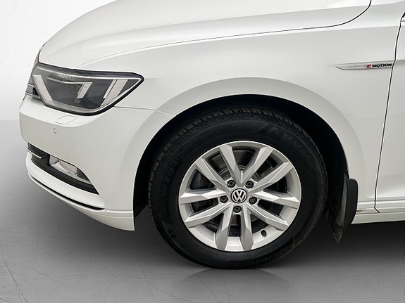 Volkswagen Passat 24 of 27